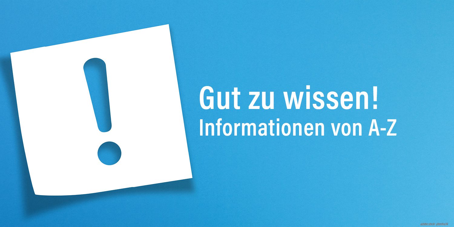 Aufschrift gut zu wissen und Informationen von A-Z auf hellblauem Untergrund mit einem weißen Post-It mit Ausrufezeichen.